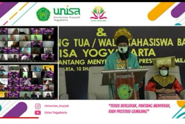 Saat Rektor Unisa Yogyakarta Pakai Baju Adat