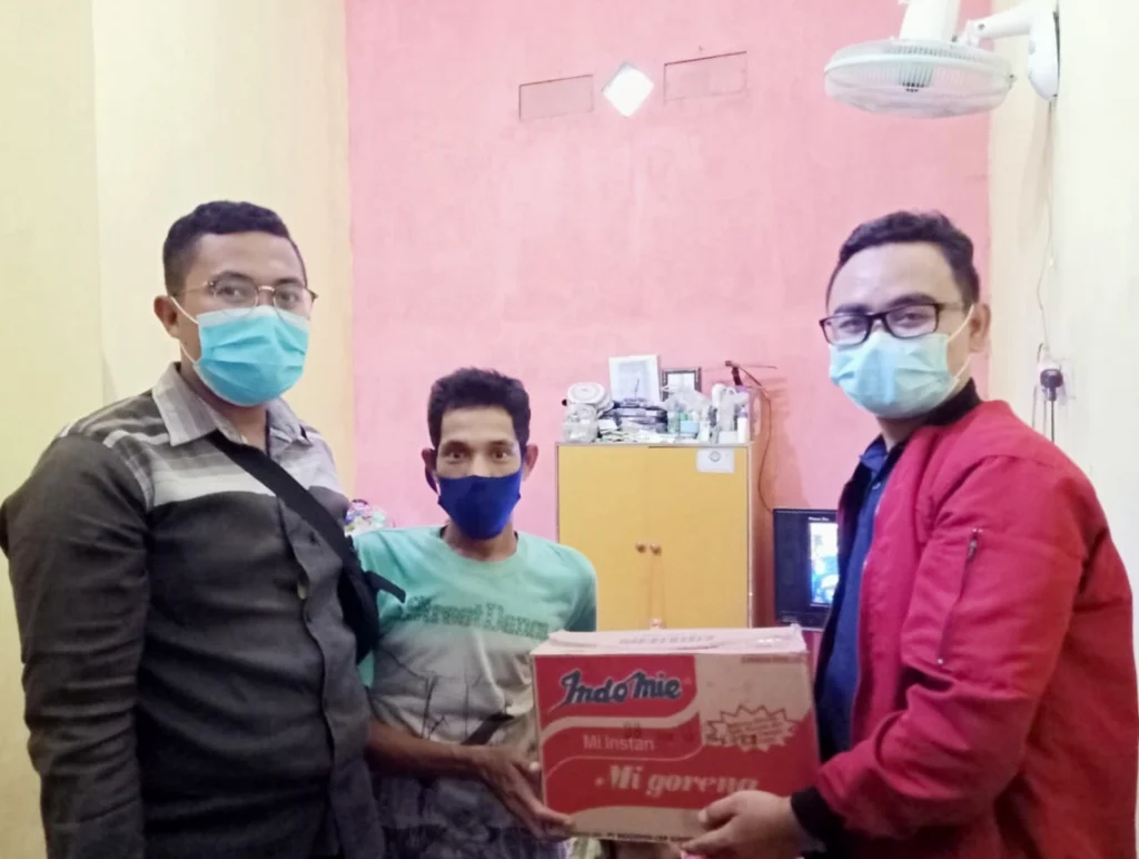 Potret Kemiskinannya Viral, Pasutri Bakri-Insanah Disantuni PCPM Manyar