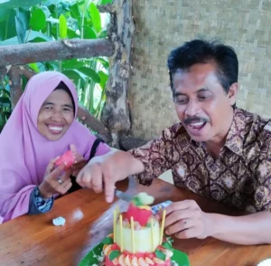 Cak Jen, Siang sebelum Wafat Masih Bahas Disertasi