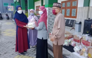 Milad Ke-3, SD Almadany Berbagi Sembako