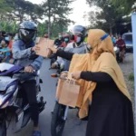 Ramadhan SD Mumtaz: Bunda Bagi Takjil, Putri Refresh Ibadah