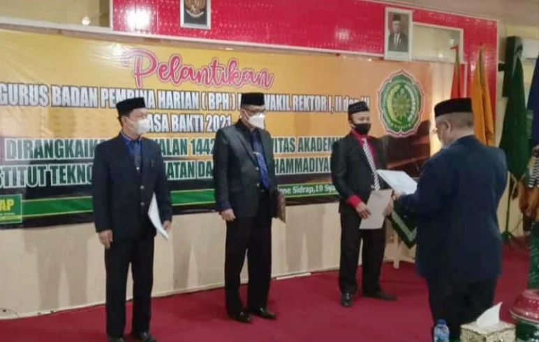 ITKES Muhammadiyah Sidrap Lantik  BPH dan Warek