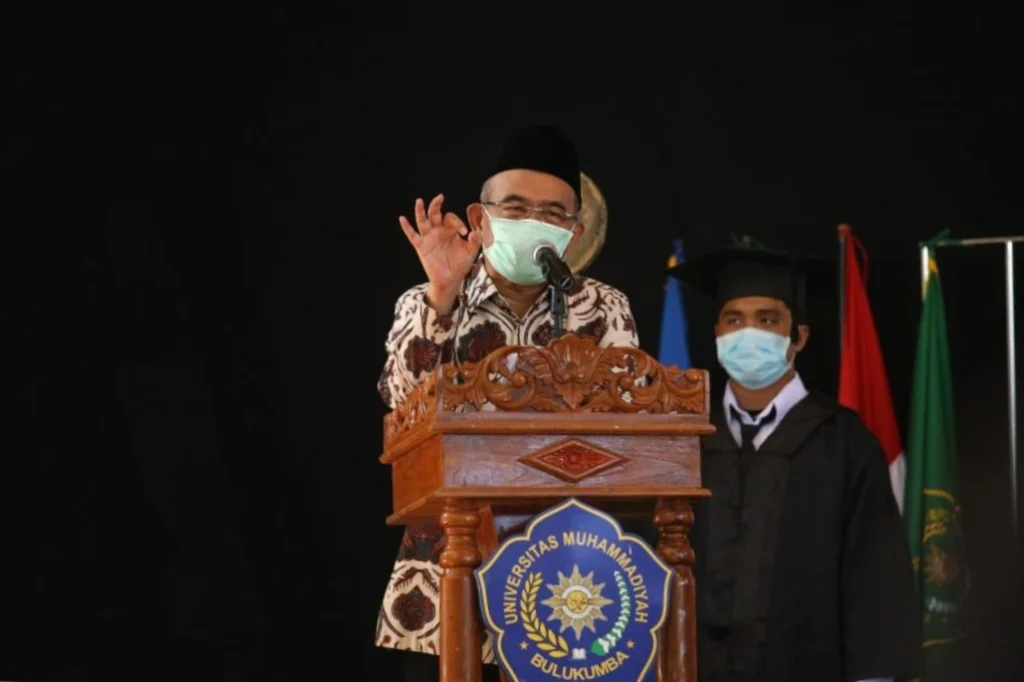 Muhadjir Effendy Puji Wisudawan Extraordinary UM Bulukumba