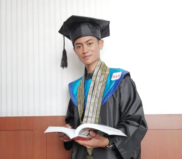 Wisudawan Terbaik Unismuh: Kuliah sambil Nguli Bangunan, Kini Bersiap ke Jepang