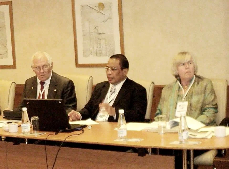 Agar Warga Emas Lansia Lebih Bahagia, Produktif, dan Bermakna