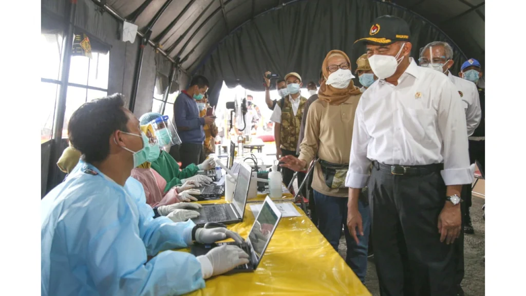 Kunjungi Posko Penyekatan Suramadu, Menko PMK Minta Masyarakat Kooperatif