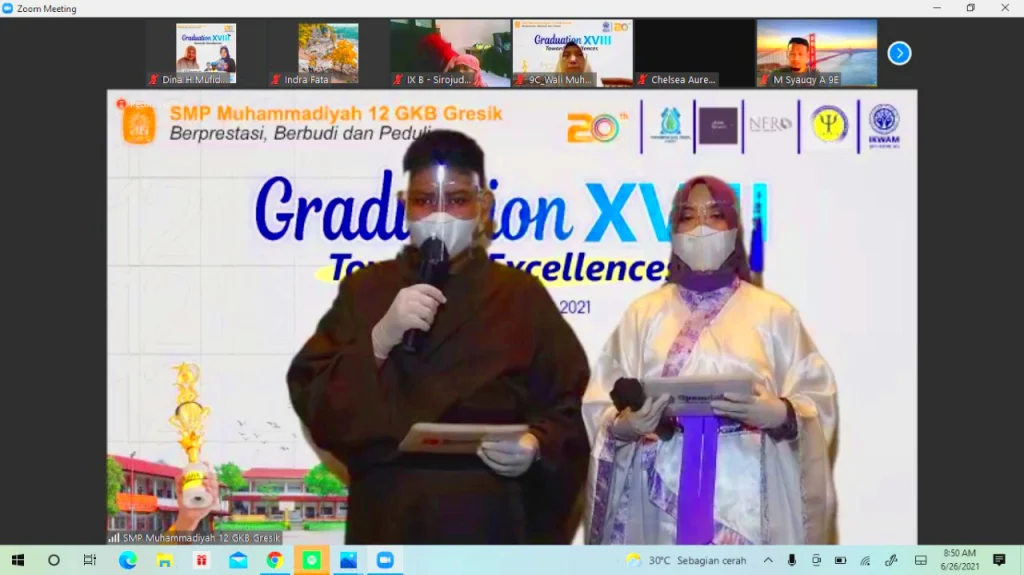 Uniknya MC Ini: Pakai 4 Bahasa, Kenakan Baju Mancanegara