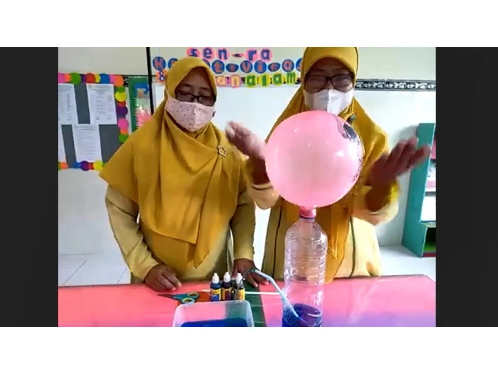 Saat Siswa TK Aisyiyah 36 PPI Praktik Bikin Pompa Air dari Balon