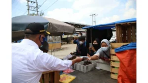 Penanganan Covid-19 Tak Bisa dari Balik Meja Saja