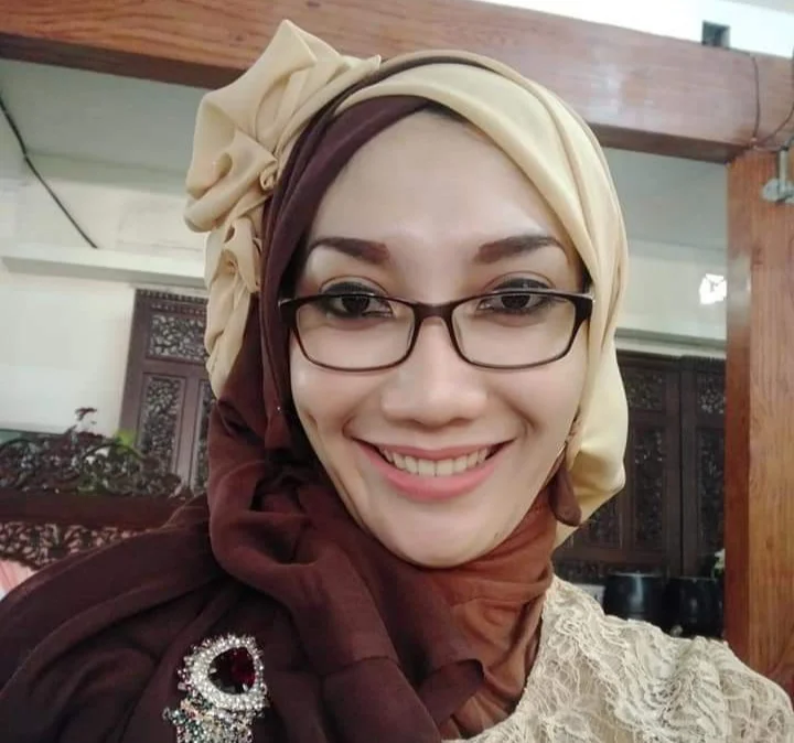 Isti Sri Rahayu, Peduli Keluarga Tak Mampu