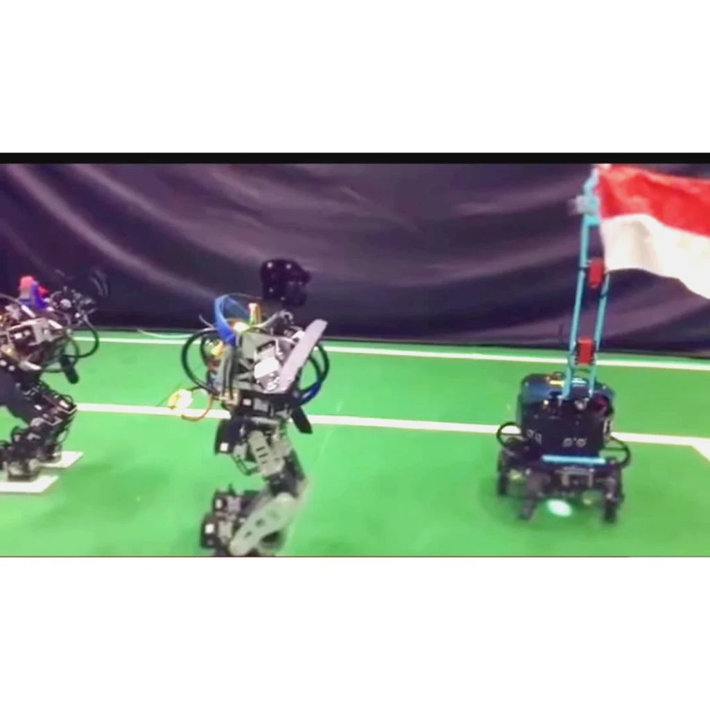 Robot-Robot UAD Gelar Upacara HUT Kemerdekaan