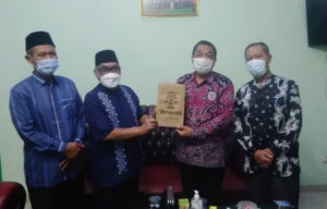 Batik Sasirangan dan Durian Kasongan Jadi Kenangan Manis
