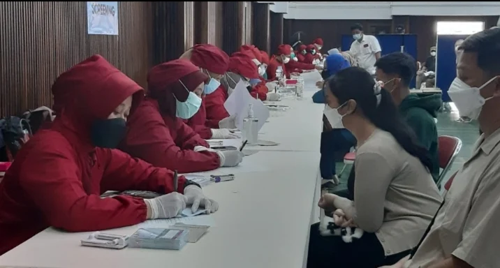 Vaksinasi Massal Digelar Alumni SMA Muhi