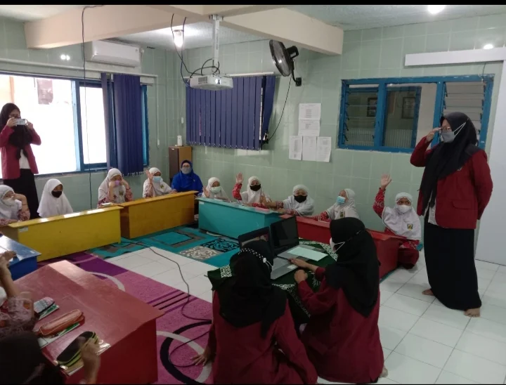 Belajar Kearifan Lokal bersama Guest Teacher SD Muri