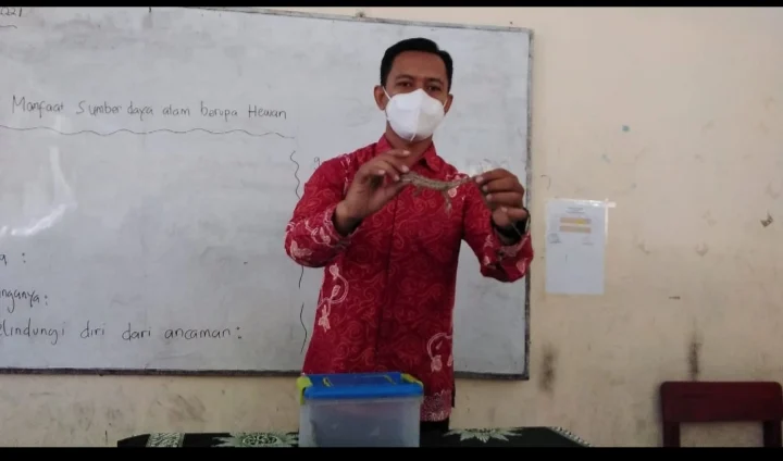 Kisah Bunglon Jadi Media Pembelajaran SD Al Islam Cerme