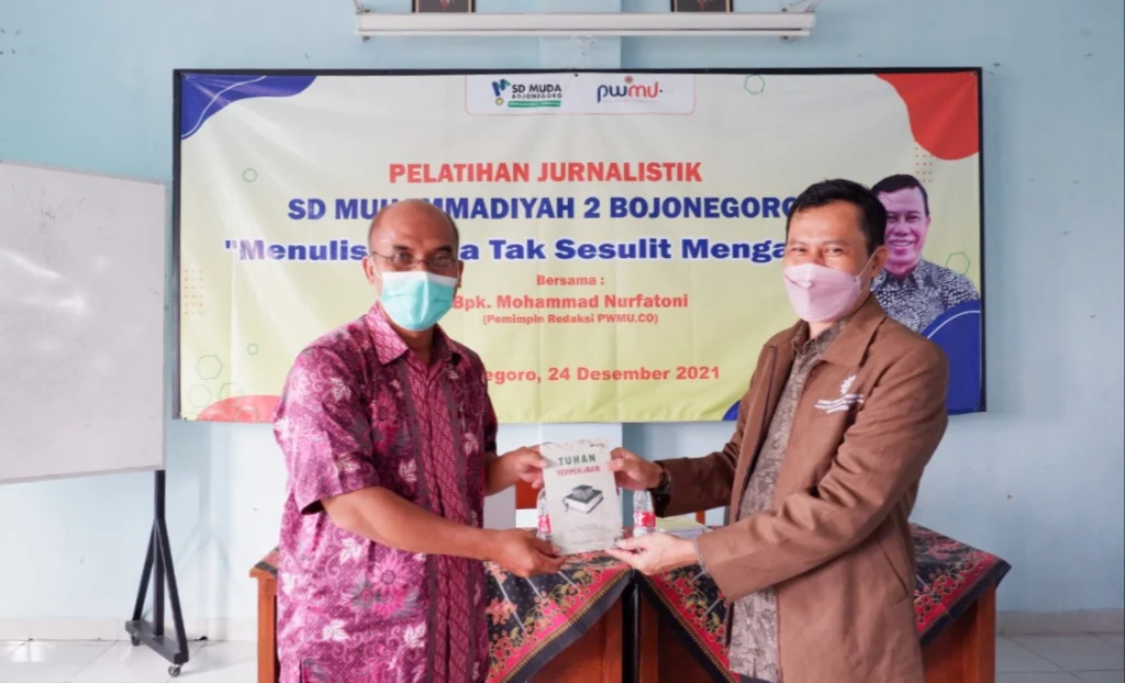 Ingin Bisa Menulis, Guru Pasuruan Ini Jauh-Jauh Datang ke Bojonegoro