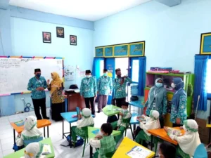 SDM Limas Surabaya Kunjungi International Class Program SDMM