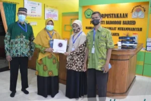 Perpustakaan Mu’allimaat Donasi Buku 203 Eksemplar