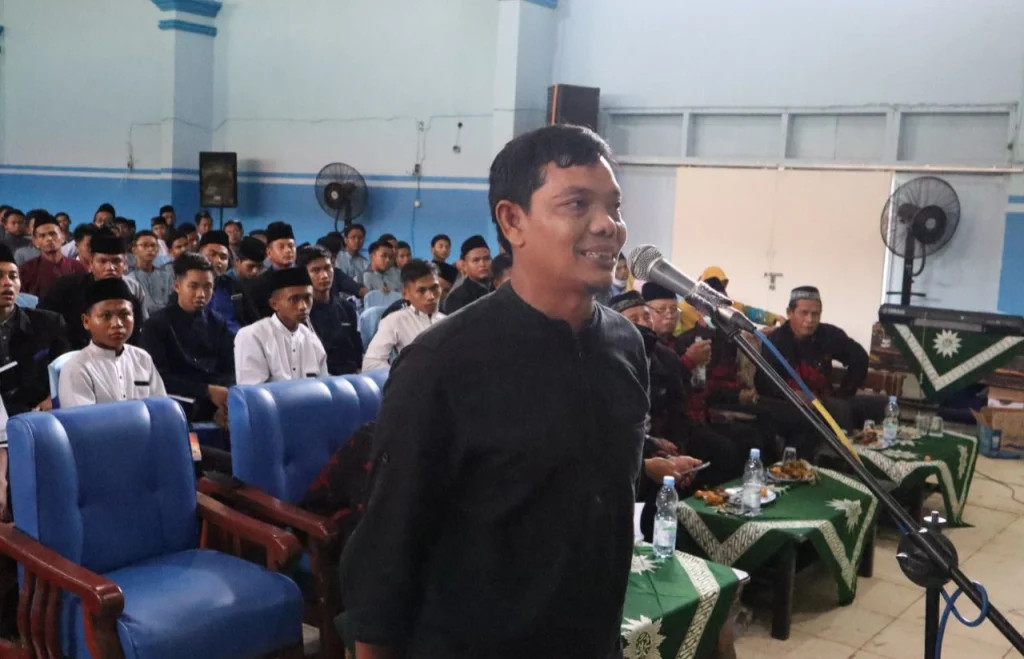 Alumnus Ponpes Karangasem Sukses Jadi Sastrawan