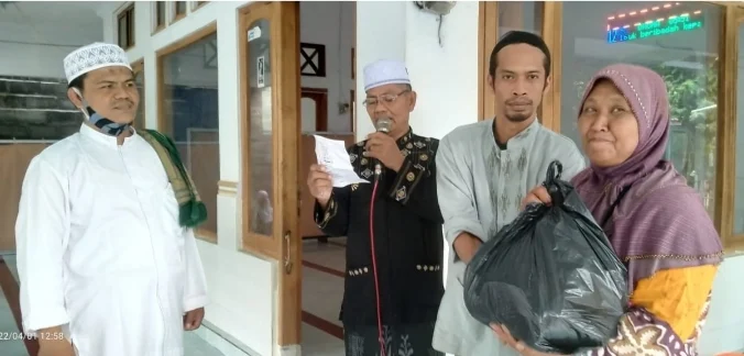 Mushala Nur Ishlah Berbagi Santunan