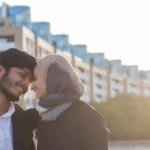 Bolehkah Suami-Istri Bermesraan di Siang Hari Puasa Ramadhan?