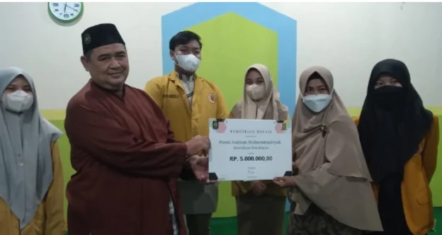 IPM Smamda Surabaya Hibur Anak Panti