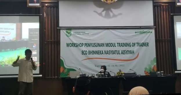 Kiat-Kiat Menulis Kreatif