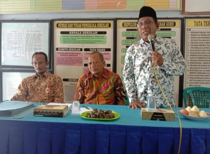 Smala Dukun Gelar Pembinaan Guru dan Penandatanganan Komitmen
