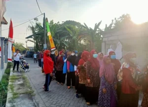Kolaborasi Ranting Kedungpeluk dan KKNT Umsida Rayakan HUT RI
