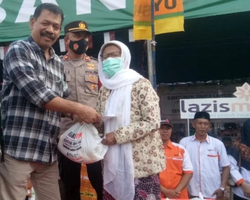 Lazismu Sidayu Santuni Janda dan Fakir Miskin