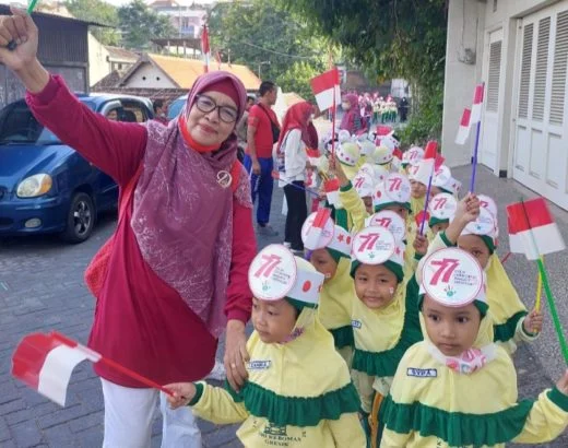 Jalan-Jalan Sehat Keluarga TK Aisyiyah 11 Giri