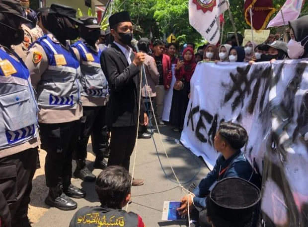 Teatrikal Jokowi dalam Demo Kenaikan Harga BBM