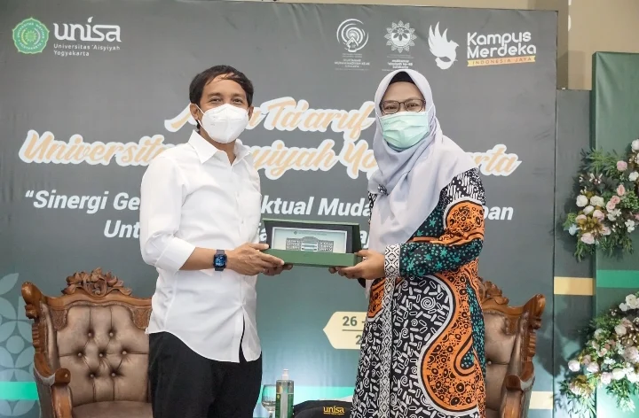 Raja Juli di Unisa: Perempuan Harus Maju dan Terdidik