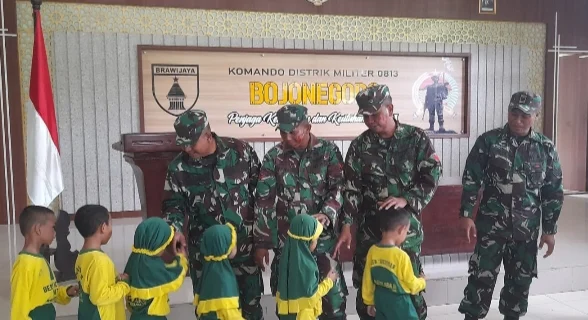 PAUD ABA III Bojonegoro Outbound bareng TNI