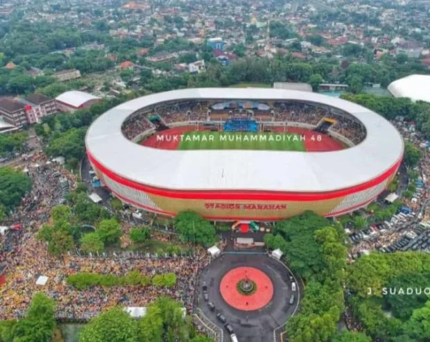 Penampakan Penggembira Muktamar yang Tumpah Ruah sampai di Luar Stadion