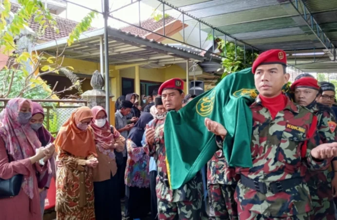 Jenazah Dr Indardi Diberangkatkan dari Rumah Duka Menuju Kauman