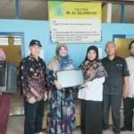 SDMM Bagikan 8 Unit Komputer di Bulan Penuh Berkah