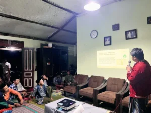Mahasiswa KKN Kelompok 1 Universitas Muhammadiyah Jember Beri Edukasi UMKM tentang NIB dan Sertifikasi Halal