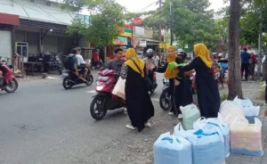 Tebar Kebaikan: Ikwam SD Mumtaz Bagikan 2.000 Paket Takjil di Bulan Ramadan