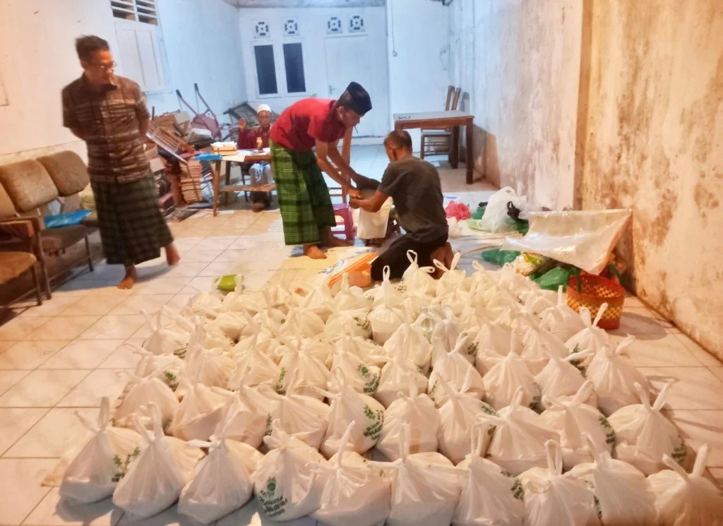 Panitia Amil Zakat Fitrah Ranting Genteng Kulon Tasyarufkan 275 Kg Beras