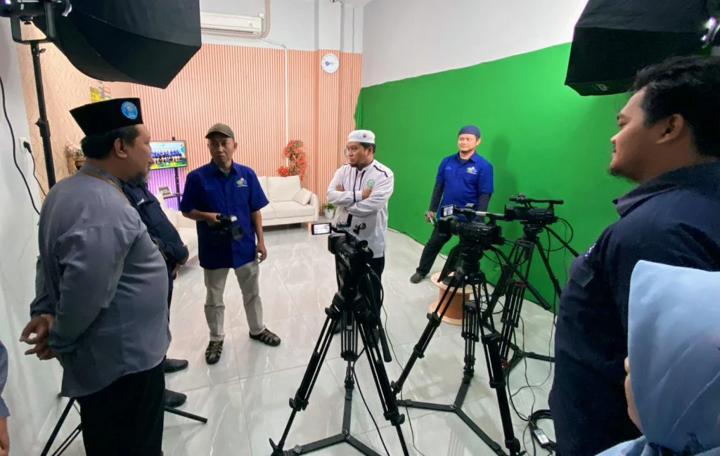 Persiapkan Pembukaan Jurusan Baru, SMK Mutu Kemlagi Kunjungi Studio TvMu Jatim 1