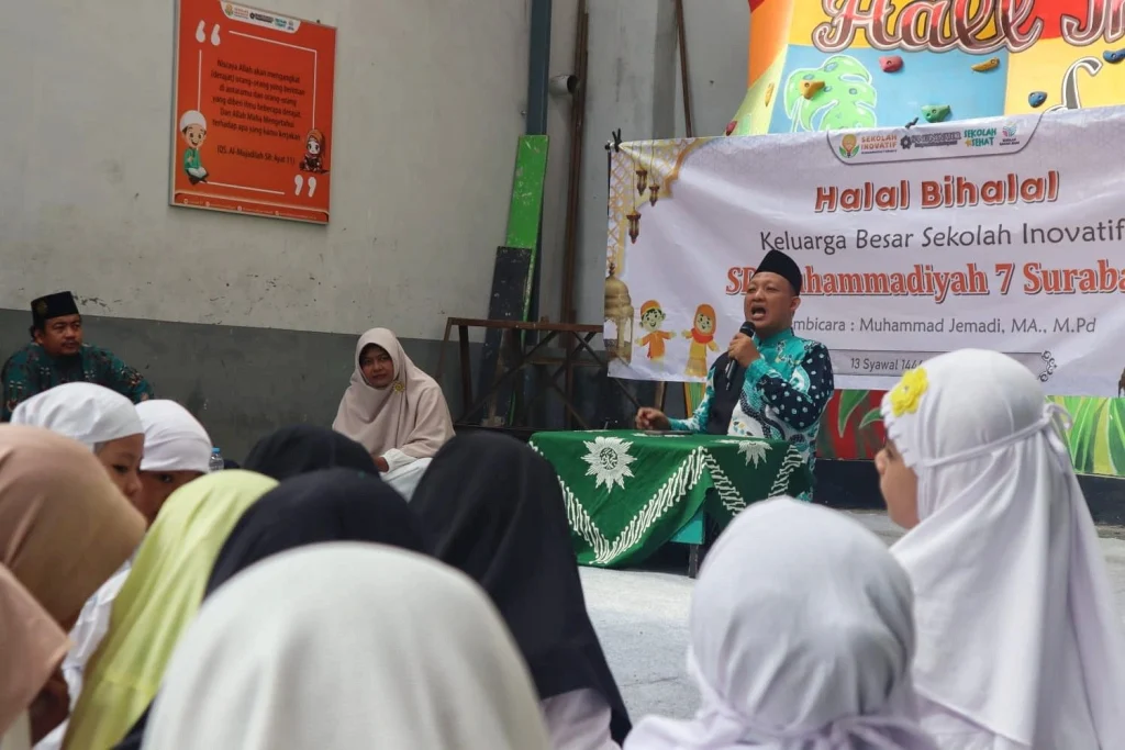 Tausiah dan Charity for Palestine Warnai Halalbihalal Sekolah Inovatif Jagir