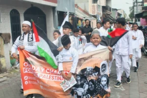 Suasana Haru Selimuti Pawai dan Drama Teatrikal SD Muhlas dalam Aksi Solidaritas Bela Palestina