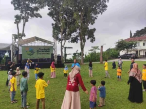Ceria dan Penuh Tawa dalam Game Family Gathering ke-13