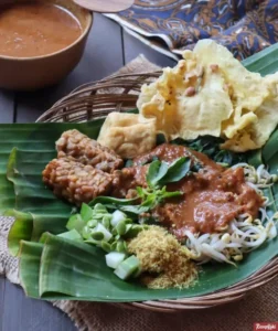 Lezatnya Pecel Bu Nani Pandan Hidangan Rapat PCM Genteng