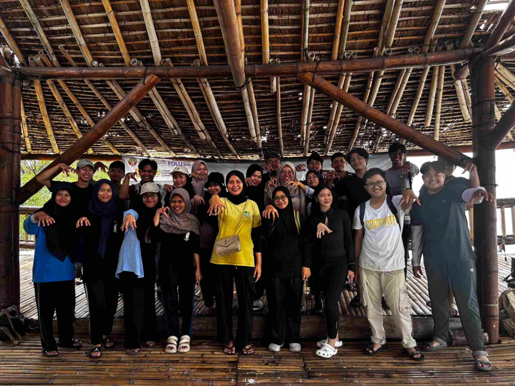 IMM Saintek dan TCC Tanam Mangrove: Suara Kaum Muda untuk FOLU Net Sink 2030