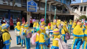 Senam Ceria dengan Topi Unik Tutup Matsama MIM Kranji