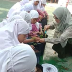 SD Ikrom Ajak Siswa Praktik Menyemai Benih Tanaman