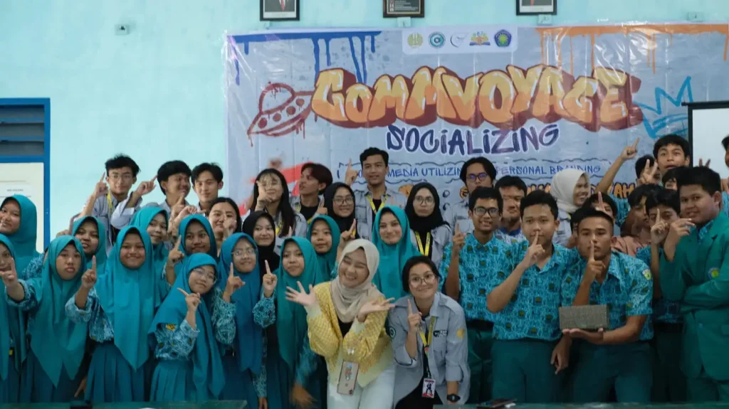 Kolaborasi SMA Muhammadiyah 1 Blitar X Himakom UNESA