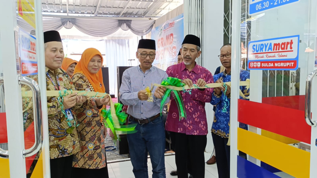 Suli Daim Buka Surya Mart di Ponorogo